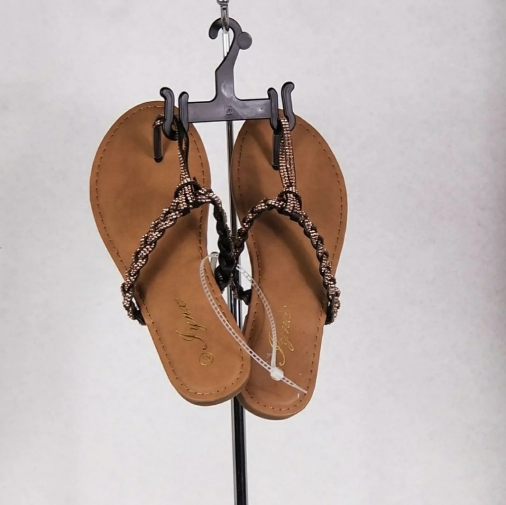 NEW  Iynx Sandals Size 6.5